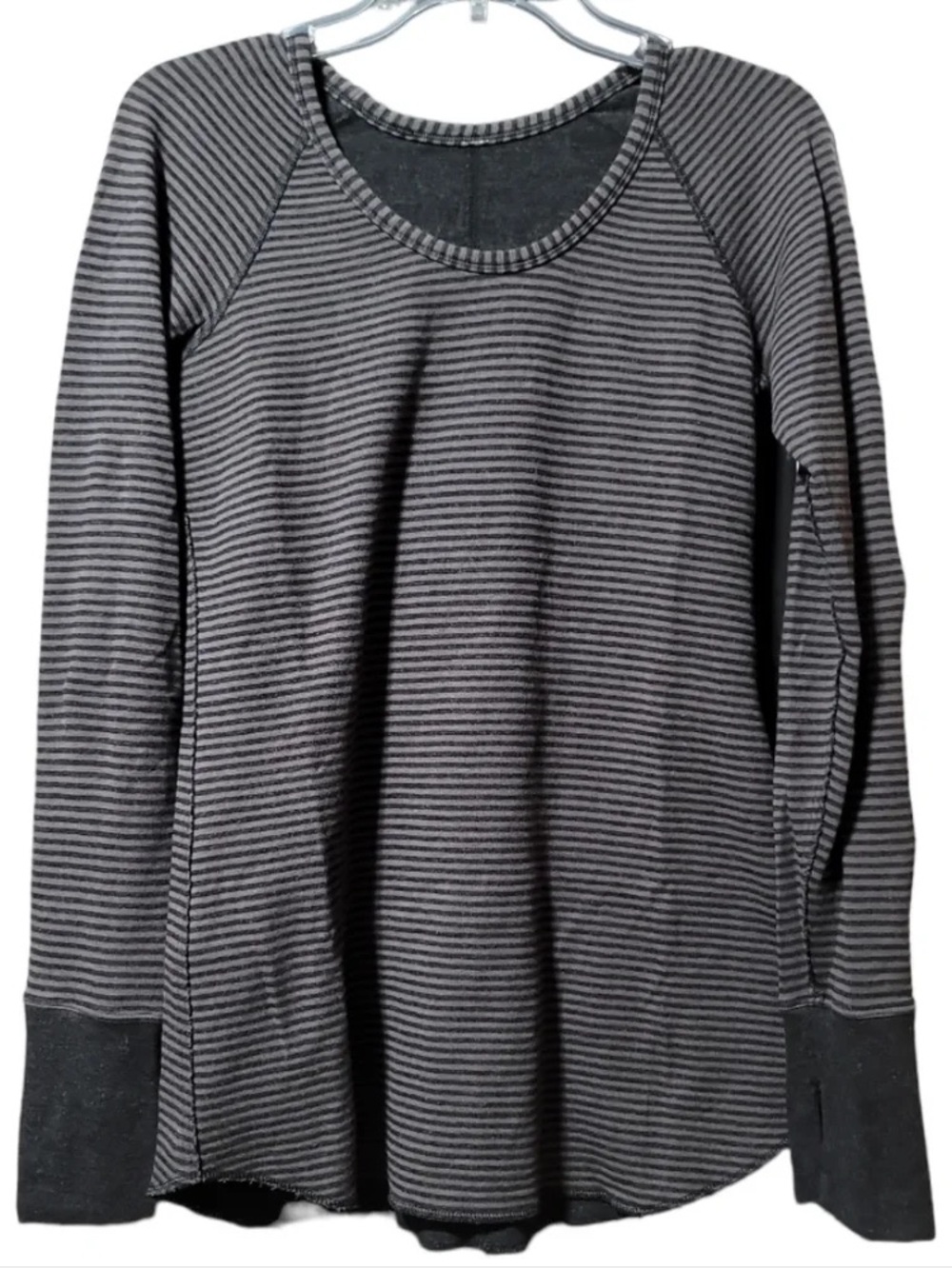 Lululemon Open Your Heart Long Sleeve
Heathered Light Grey/dark grey EUC Sz 10
